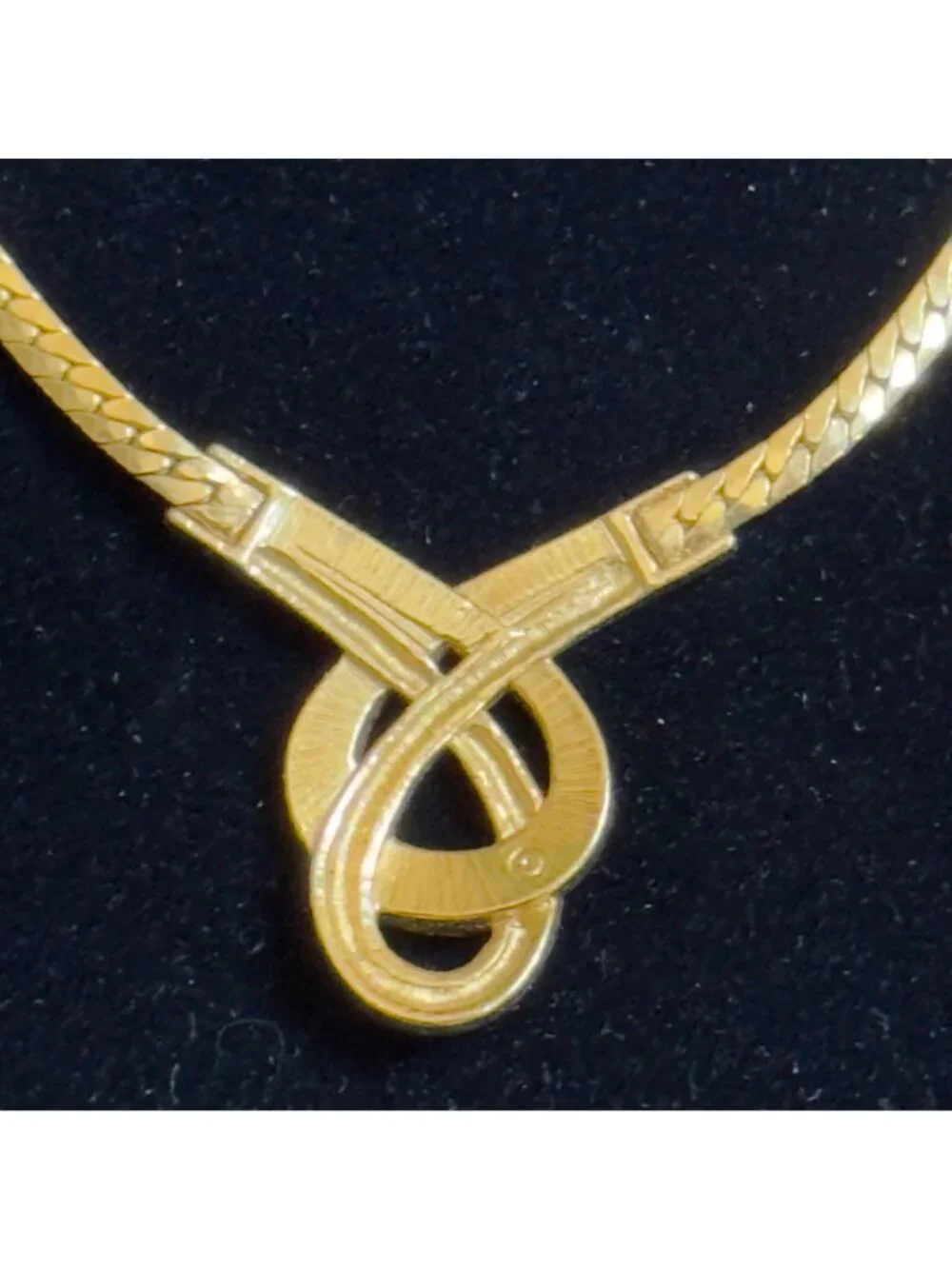 Avon Cream Enamel Twisted Knot Necklace Vintage Gold Tone Herringbone Twist